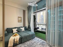 Stylish Studio with Stunning Canal View
