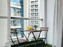 Stylish Studio with Stunning Canal View