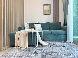 Stylish Studio with Stunning Canal View