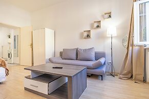 Fully Equipped 1BR Apartment Long Stay