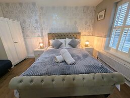 Lakeside Oxford Hotel
