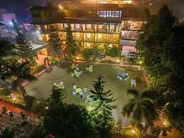Flying Sparrow Riverside Resort