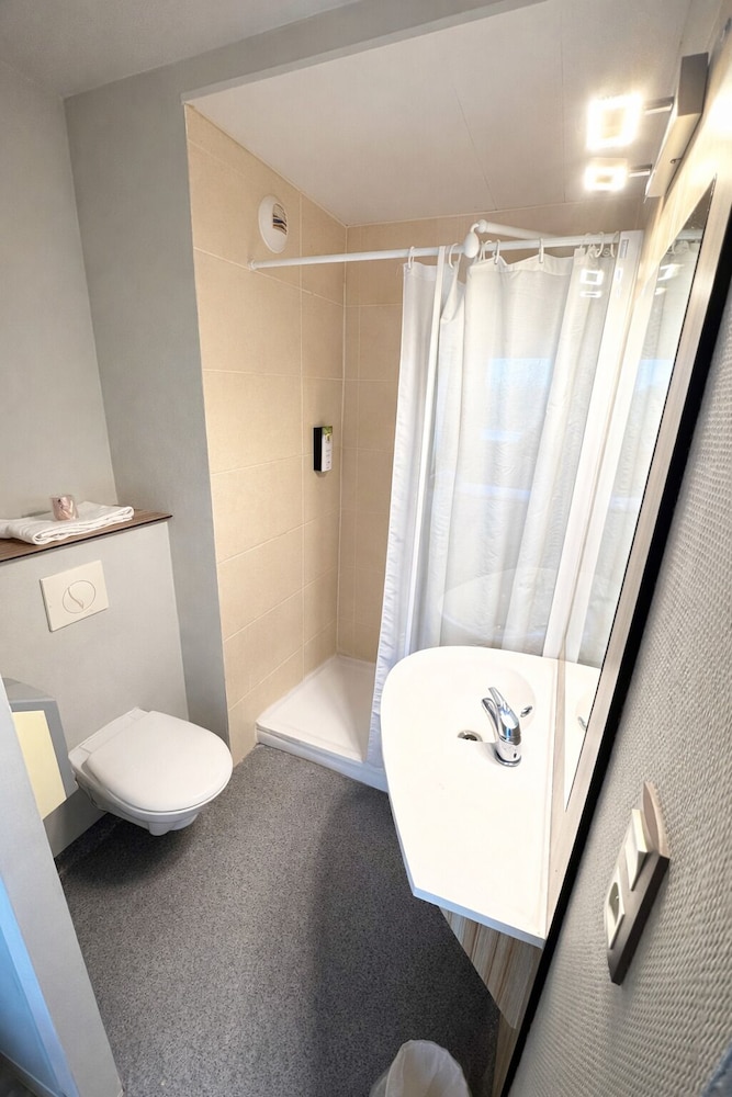 Hotel HubOne3 Istres