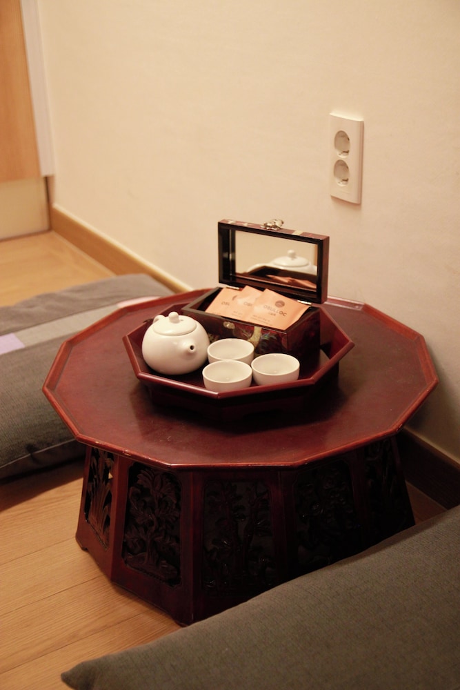Travel Light Hanok