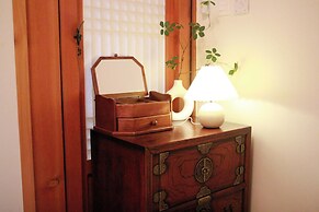 Travel Light Hanok