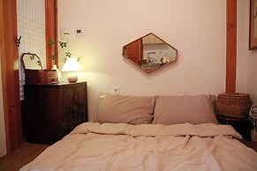 Travel Light Hanok