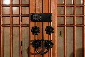 Travel Light Hanok