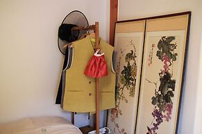 Travel Light Hanok