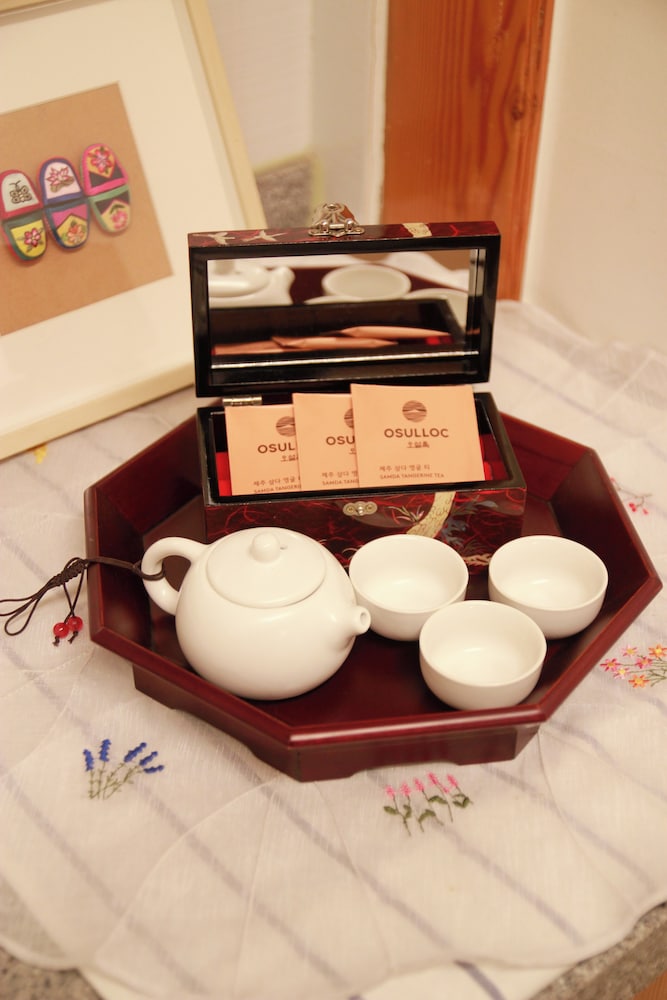 Travel Light Hanok
