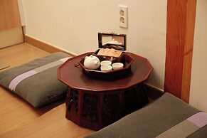 Travel Light Hanok