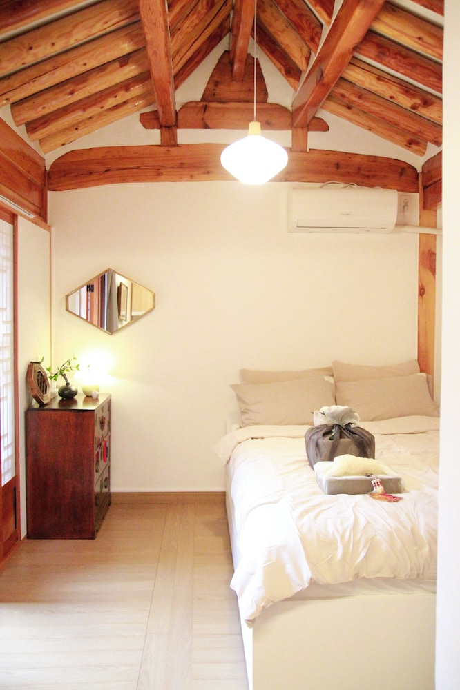 Travel Light Hanok