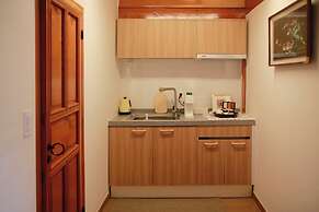 Travel Light Hanok