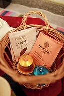 Travel Light Hanok