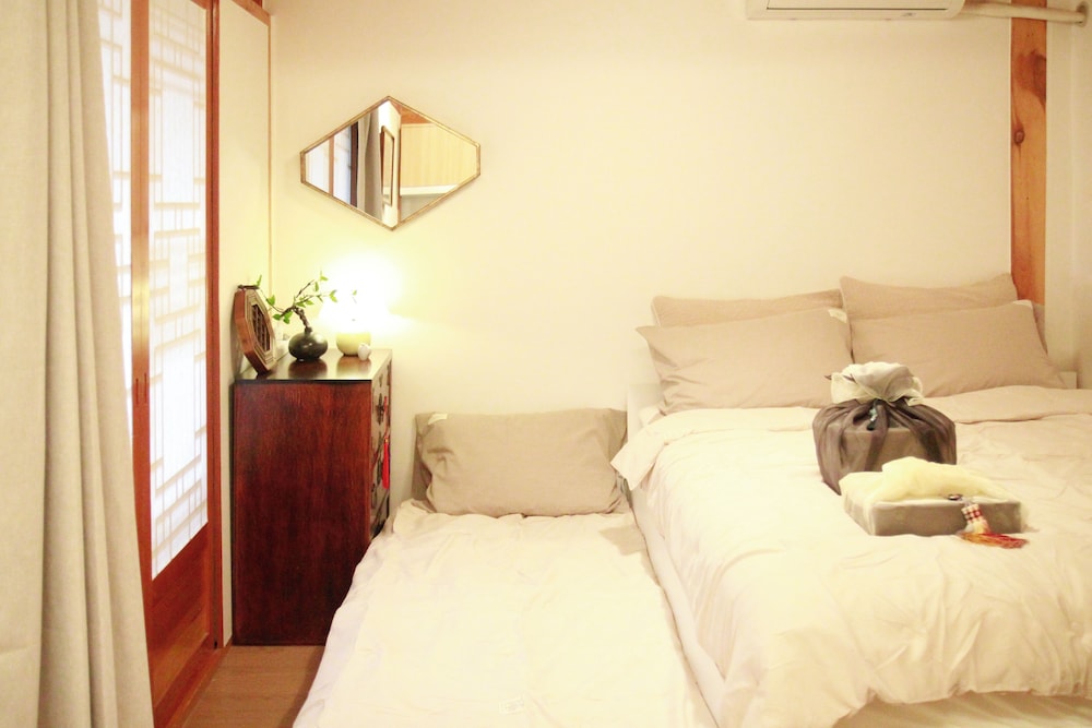 Travel Light Hanok