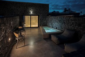 Santorini Cave Luxury Suites
