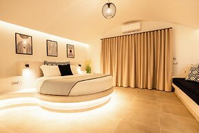 Santorini Cave Luxury Suites