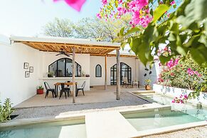 Las Guapas Villa