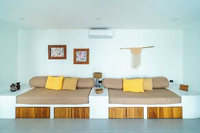 Las Guapas Villa