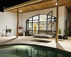 Las Guapas Villa