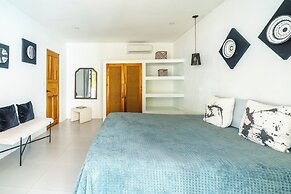 Las Guapas Villa
