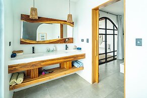 Las Guapas Villa