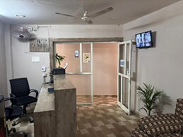 New Hotel Tuk Tuk Palace