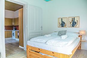 Cozy Central Room for Long Stays