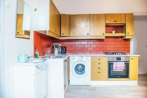 Cozy Central Room for Long Stays