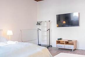 Cozy Central Room for Long Stays