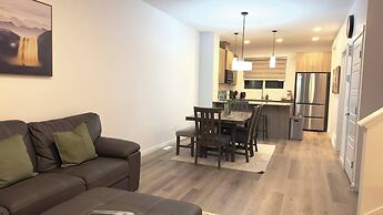 3BR Family House in NE Edmonton