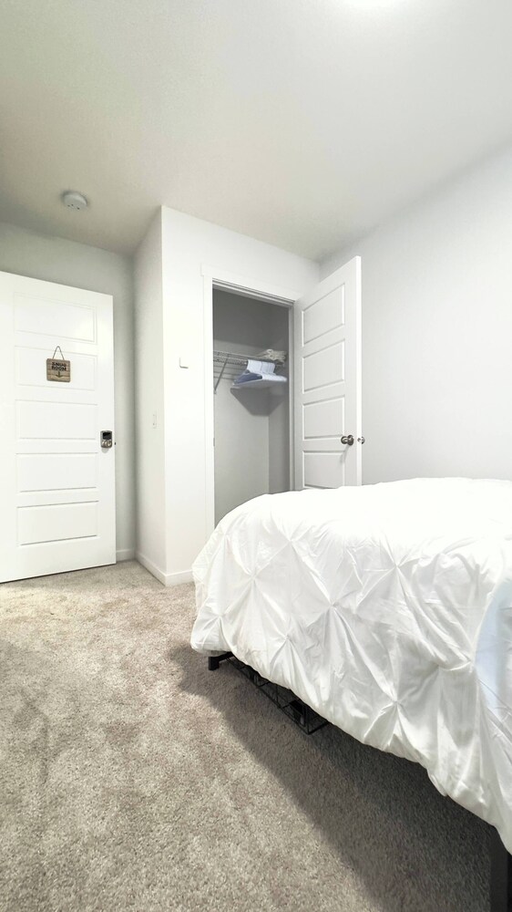 3BR Family House in NE Edmonton