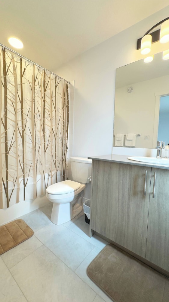 3BR Family House in NE Edmonton
