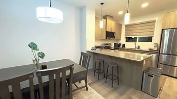 3BR Family House in NE Edmonton