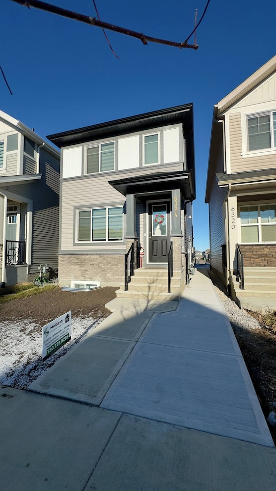 3BR Family House in NE Edmonton