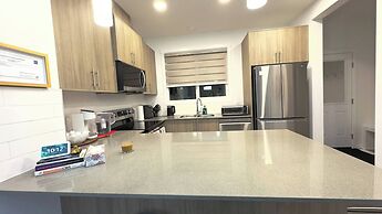 3BR Family House in NE Edmonton
