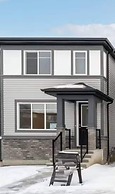 3BR Family House in NE Edmonton