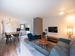 Spacious Holiday Home in Hambachtal Resort