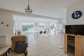 Charming Holiday Home in Porspoder