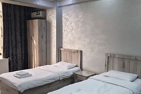 Sarvat Hotel