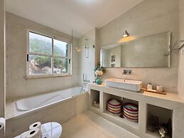 Vilamoura Amazing Villa by Homing