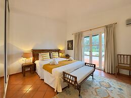 Vilamoura Amazing Villa by Homing