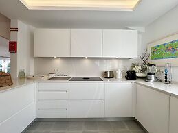 Vilamoura Amazing Villa by Homing