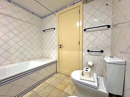 Vilamoura Amazing Villa by Homing