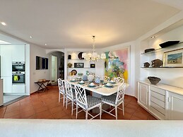 Vilamoura Amazing Villa by Homing