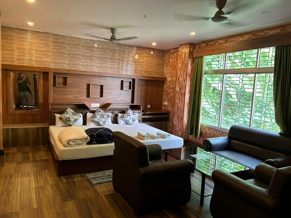 Hotel Om Regency
