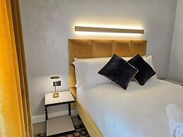 VICTORIA SUITES