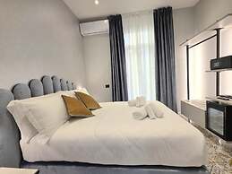 VICTORIA SUITES