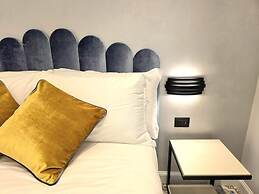 VICTORIA SUITES