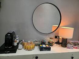 VICTORIA SUITES