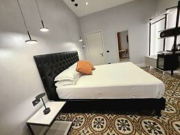 VICTORIA SUITES